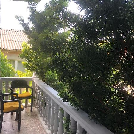 Twins Guest House By Black Sea Кобулети Екстериор снимка