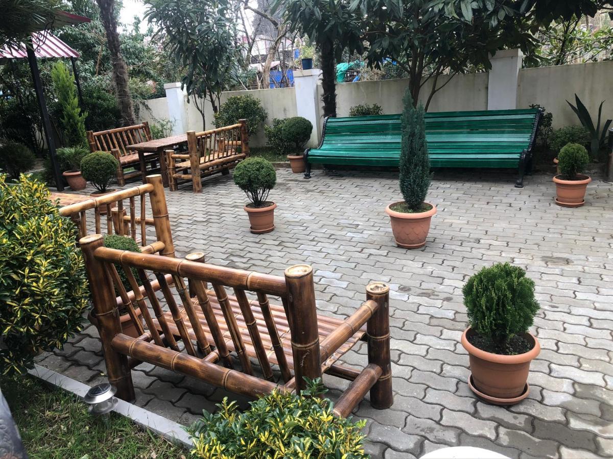 Twins Guest House By Black Sea Кобулети Екстериор снимка
