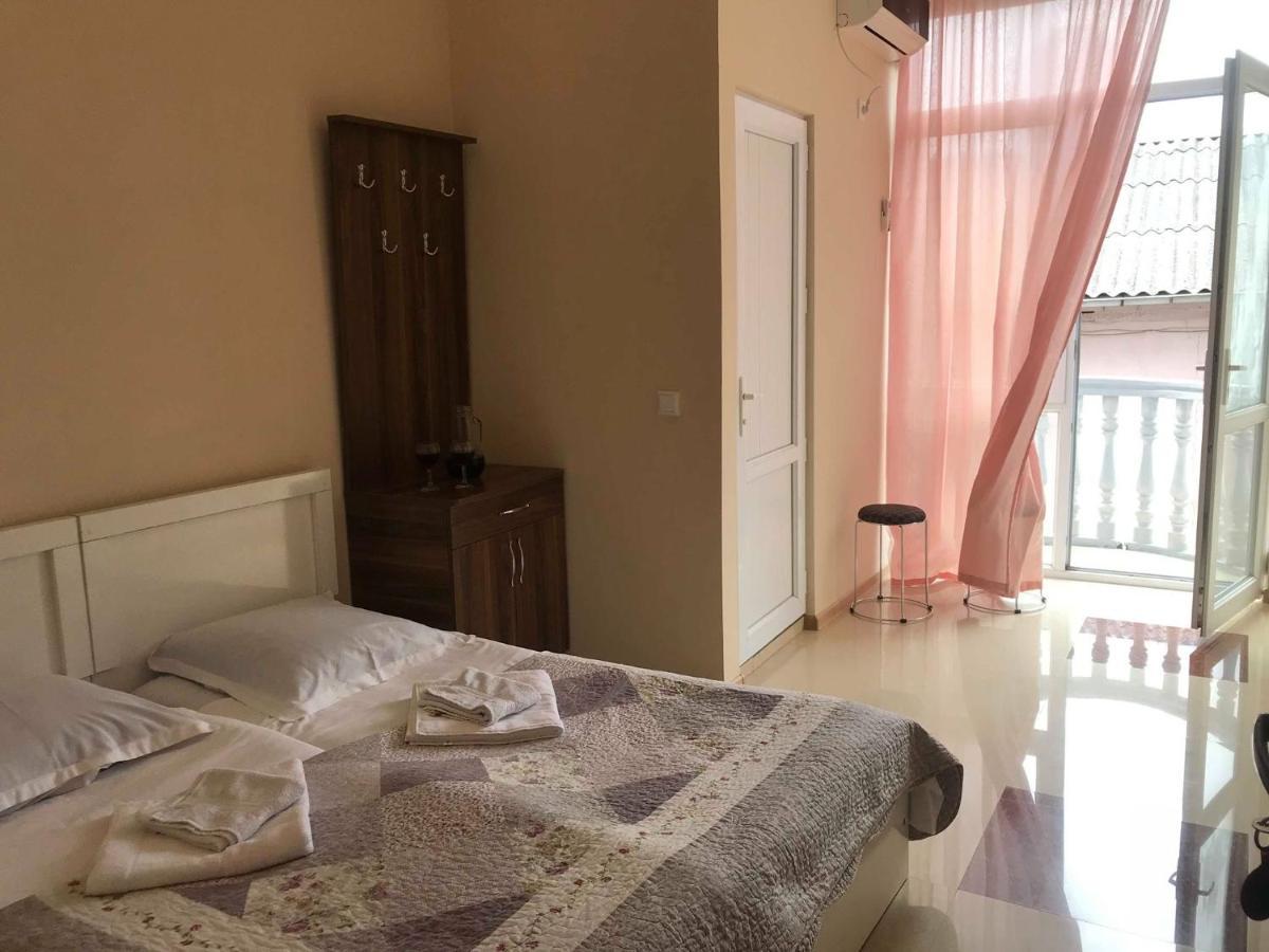 Twins Guest House By Black Sea Кобулети Екстериор снимка