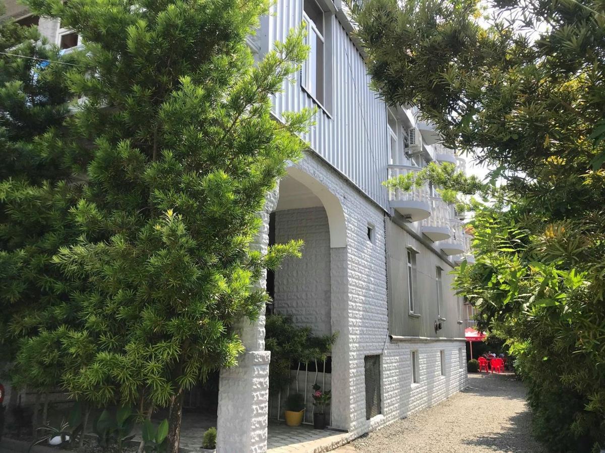 Twins Guest House By Black Sea Кобулети Екстериор снимка