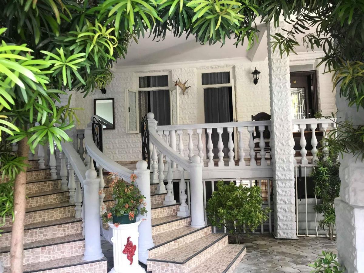 Twins Guest House By Black Sea Кобулети Екстериор снимка
