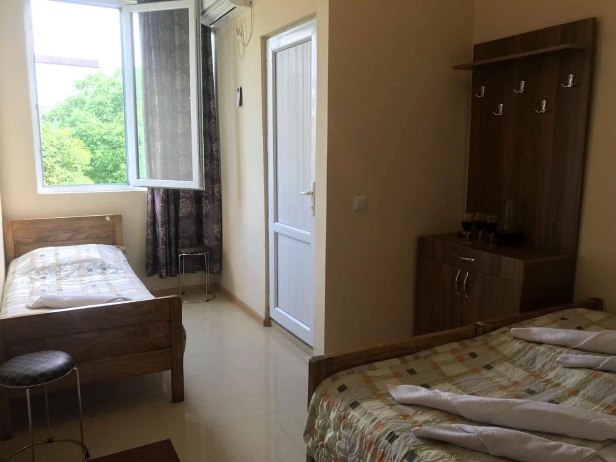 Twins Guest House By Black Sea Кобулети Екстериор снимка