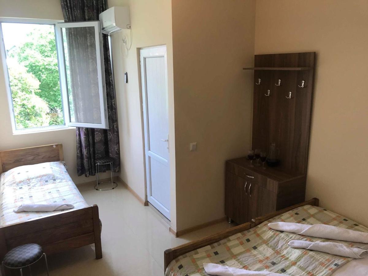 Twins Guest House By Black Sea Кобулети Екстериор снимка