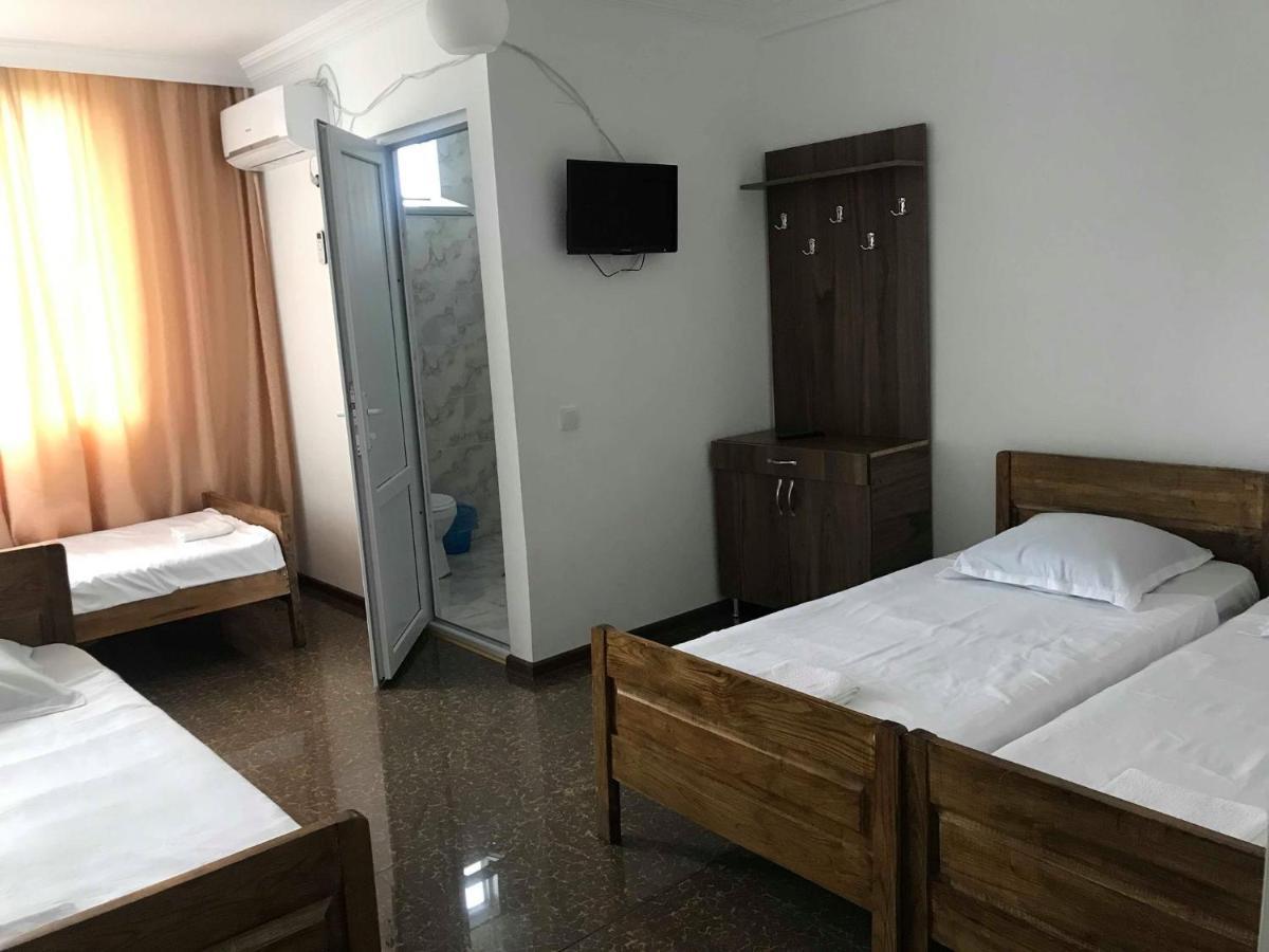 Twins Guest House By Black Sea Кобулети Екстериор снимка