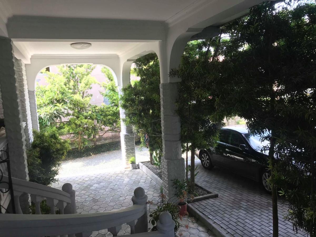 Twins Guest House By Black Sea Кобулети Екстериор снимка