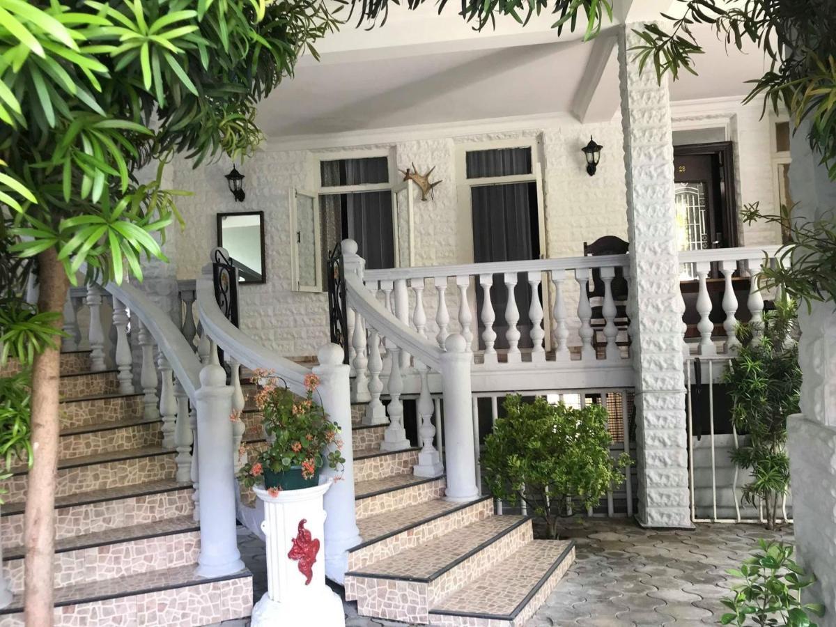 Twins Guest House By Black Sea Кобулети Екстериор снимка
