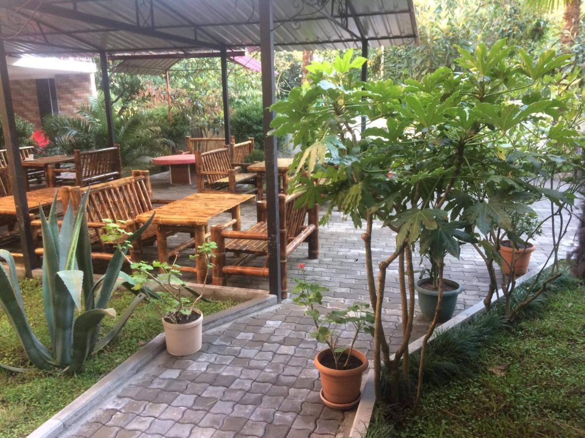 Twins Guest House By Black Sea Кобулети Екстериор снимка