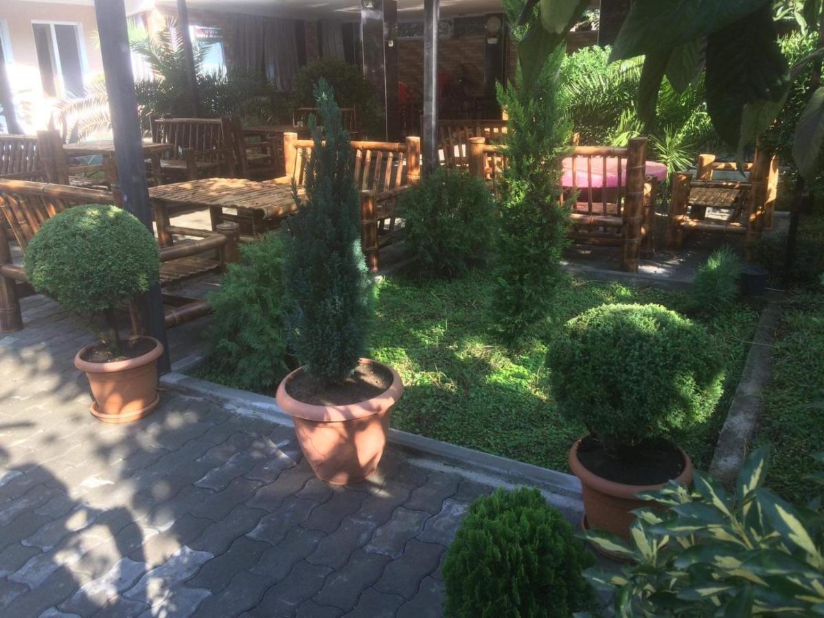 Twins Guest House By Black Sea Кобулети Екстериор снимка