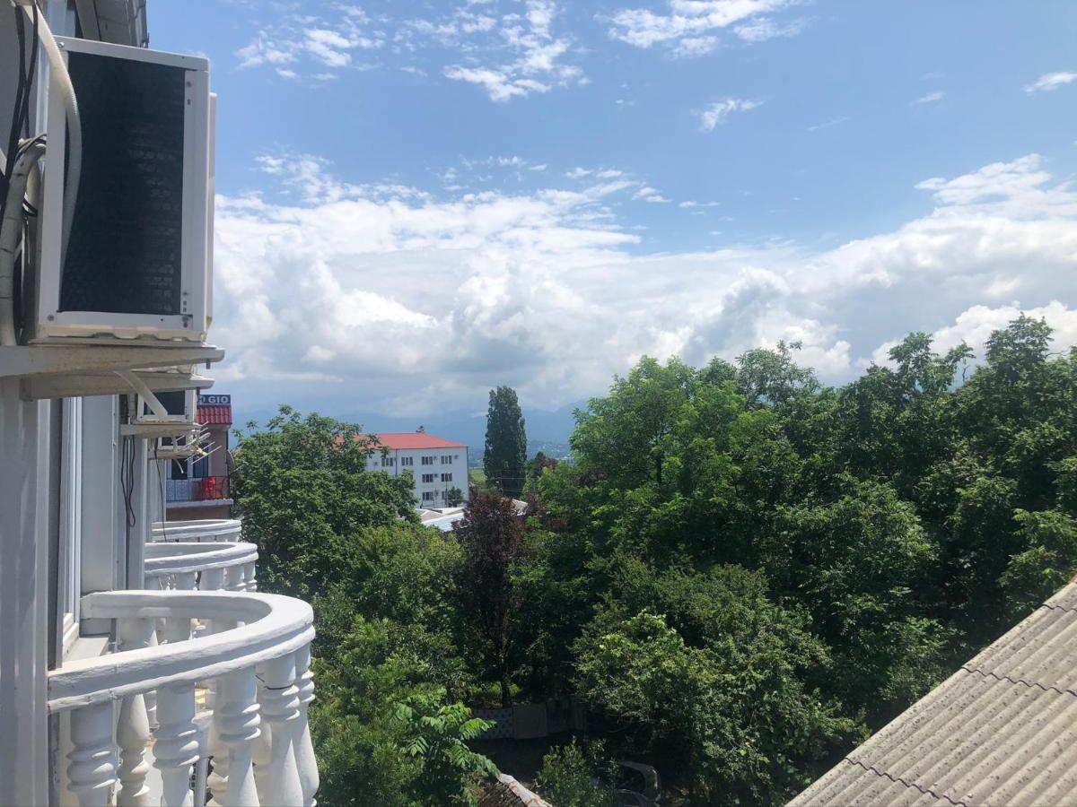 Twins Guest House By Black Sea Кобулети Екстериор снимка