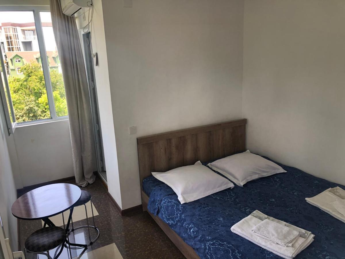 Twins Guest House By Black Sea Кобулети Екстериор снимка