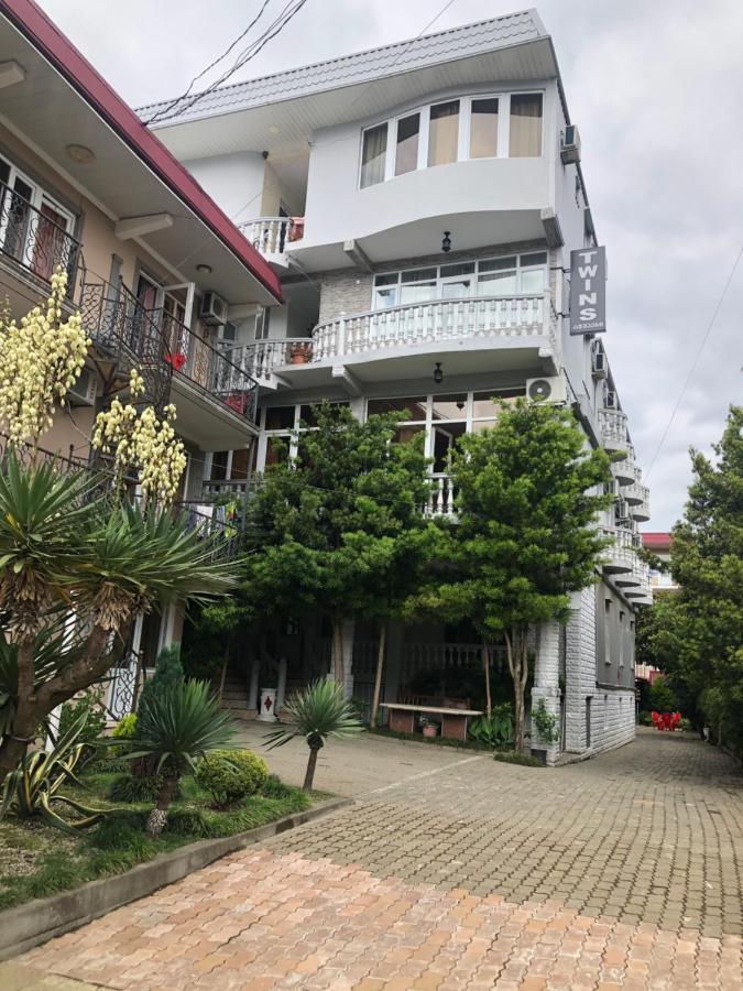 Twins Guest House By Black Sea Кобулети Екстериор снимка