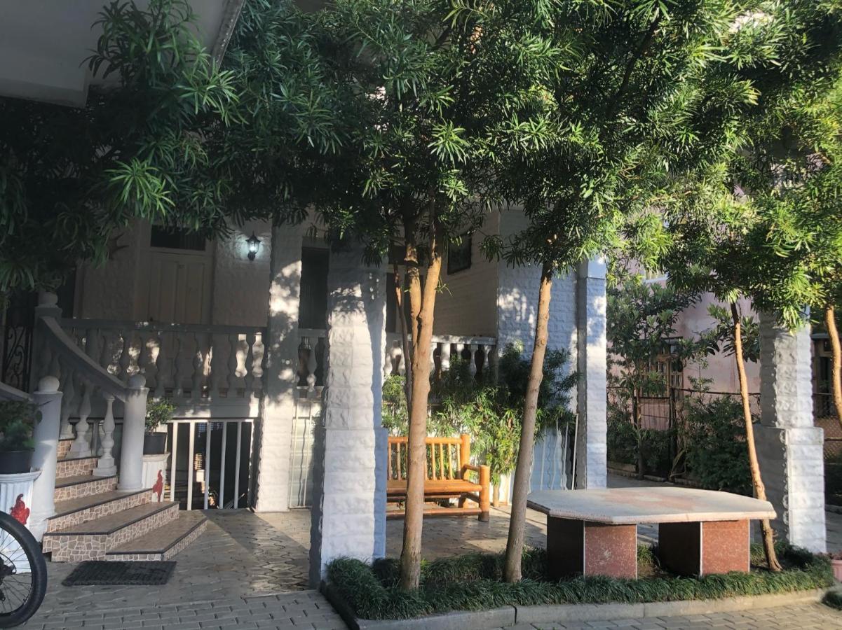 Twins Guest House By Black Sea Кобулети Екстериор снимка
