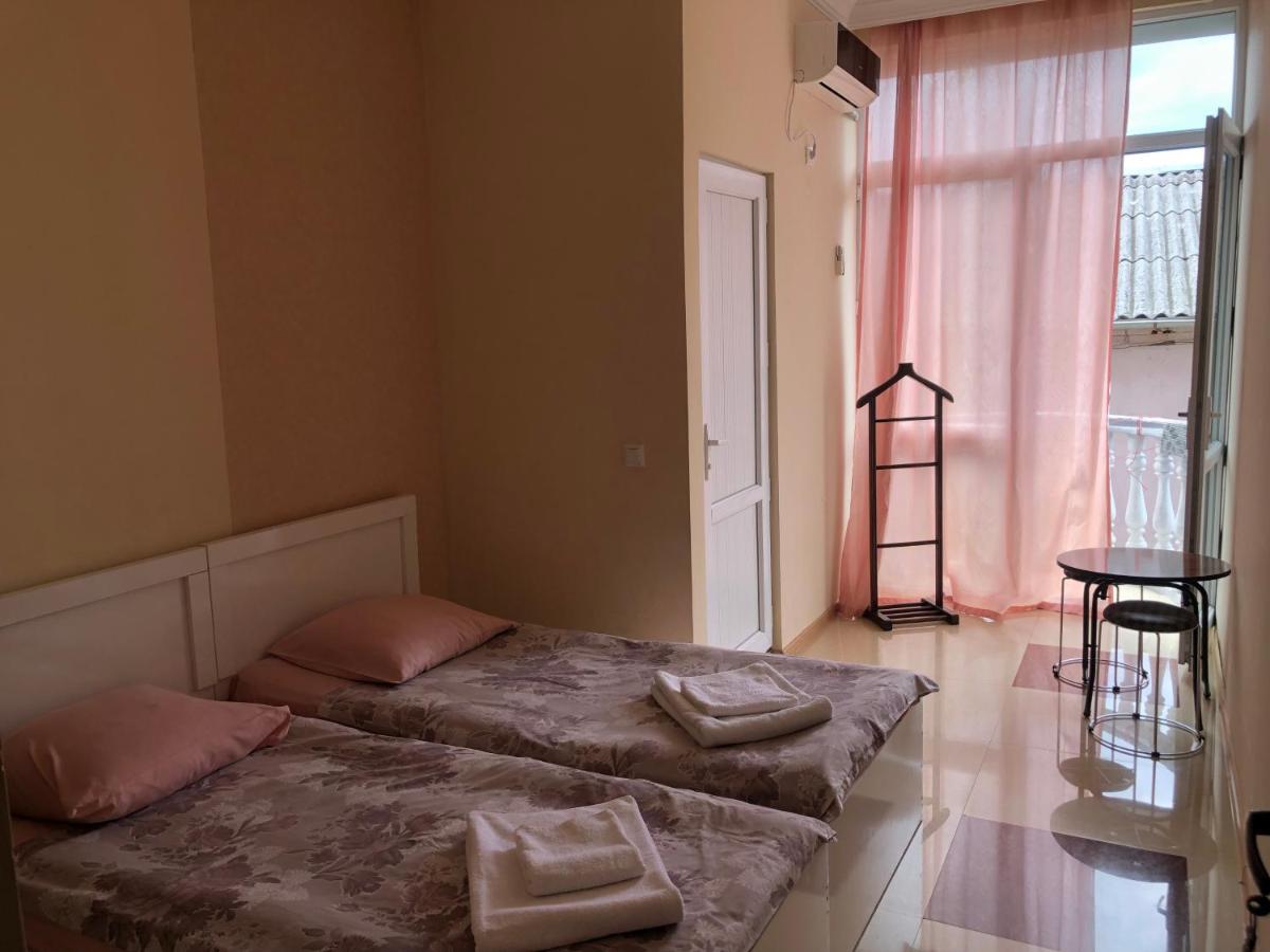 Twins Guest House By Black Sea Кобулети Екстериор снимка
