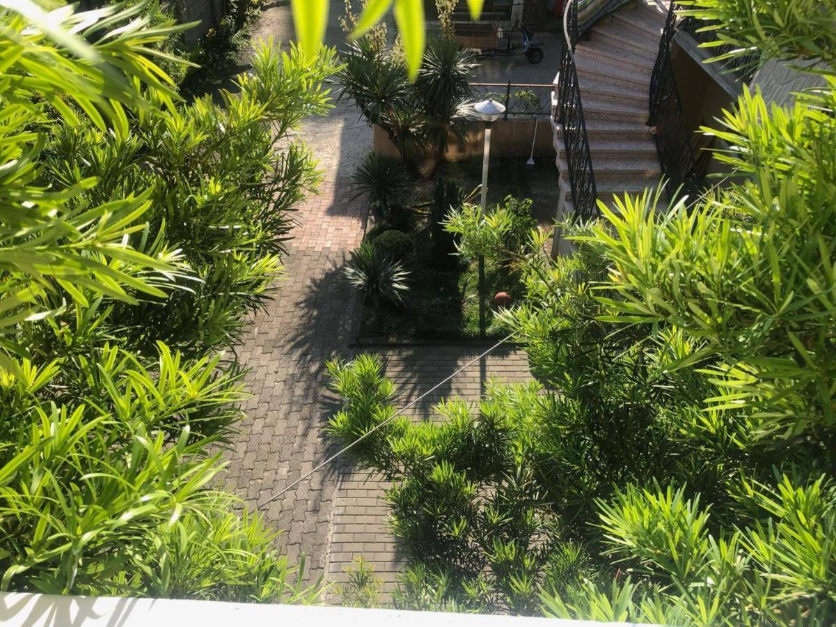 Twins Guest House By Black Sea Кобулети Екстериор снимка