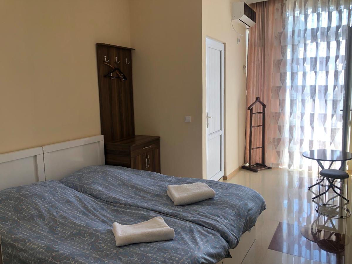 Twins Guest House By Black Sea Кобулети Екстериор снимка