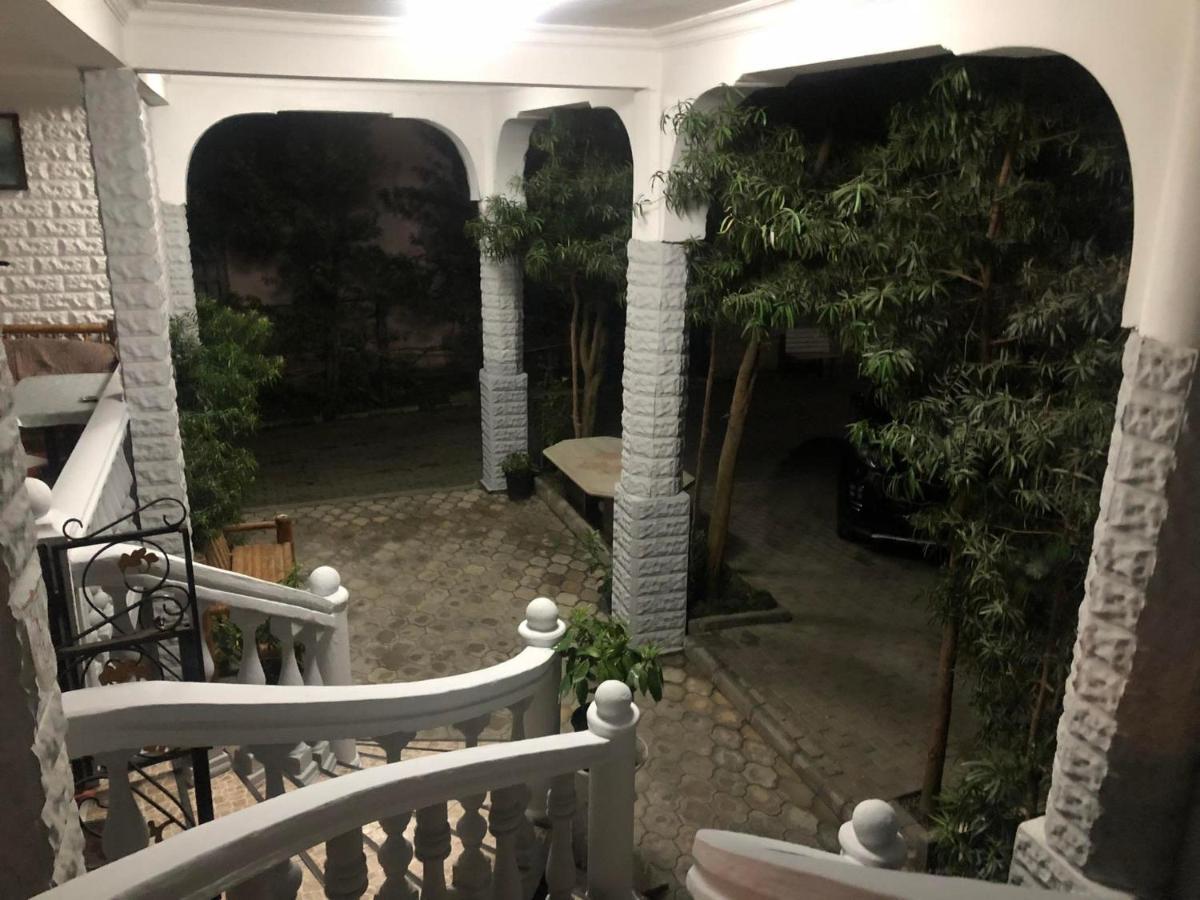Twins Guest House By Black Sea Кобулети Екстериор снимка