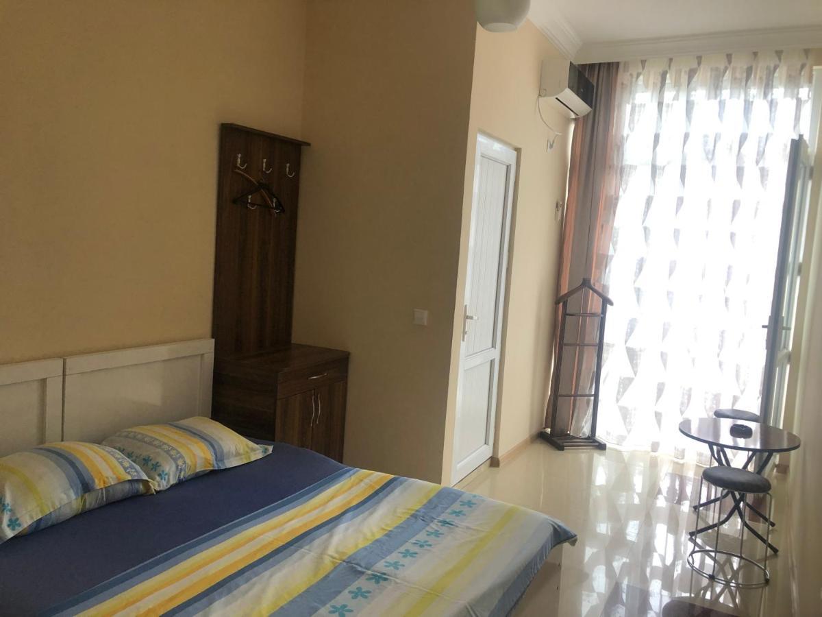 Twins Guest House By Black Sea Кобулети Екстериор снимка