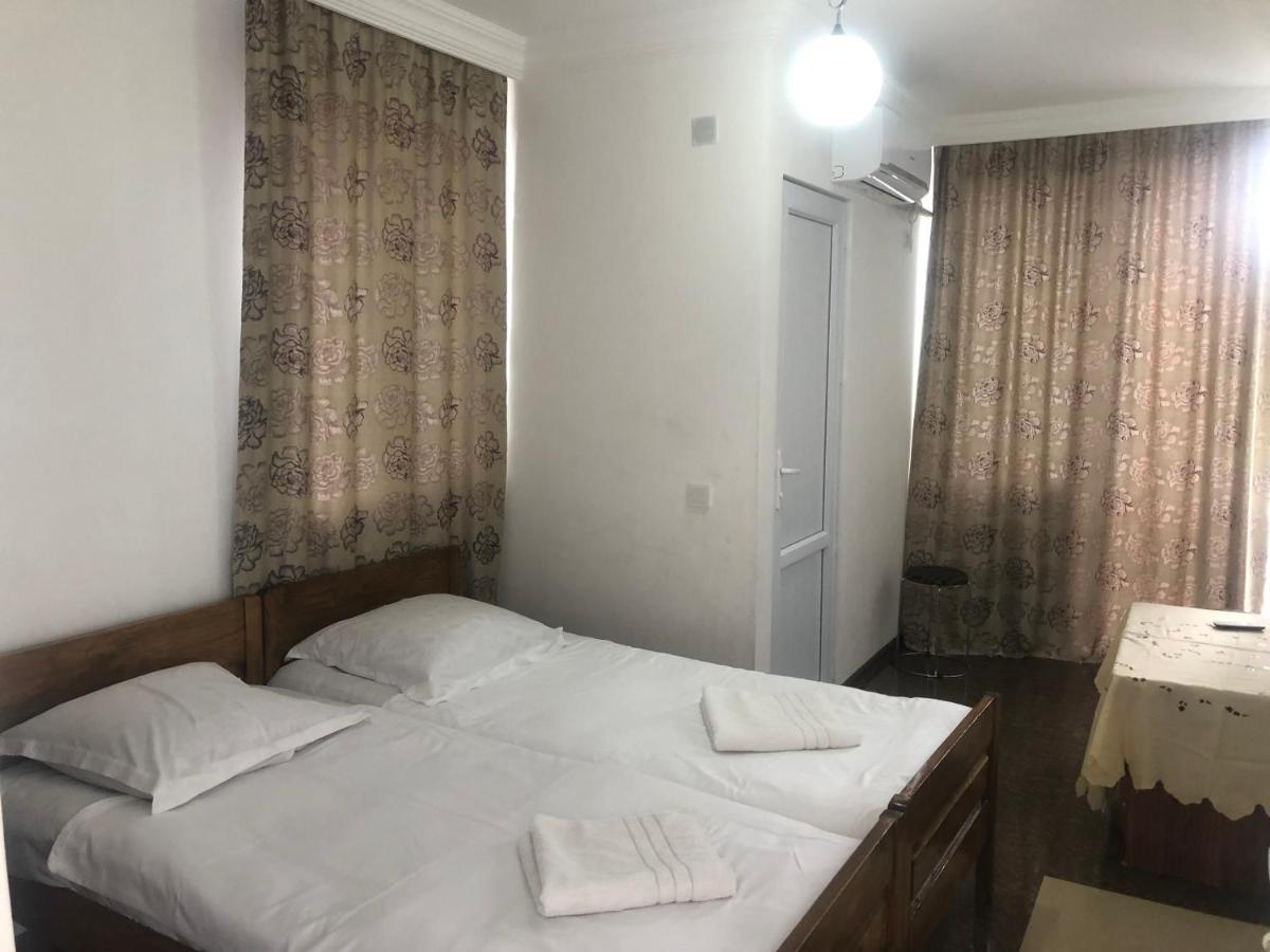 Twins Guest House By Black Sea Кобулети Екстериор снимка