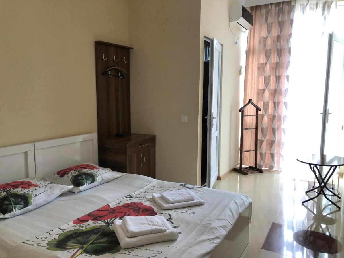 Twins Guest House By Black Sea Кобулети Екстериор снимка