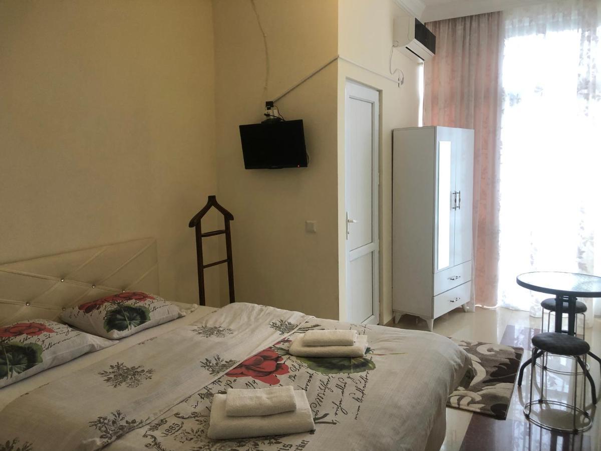 Twins Guest House By Black Sea Кобулети Екстериор снимка