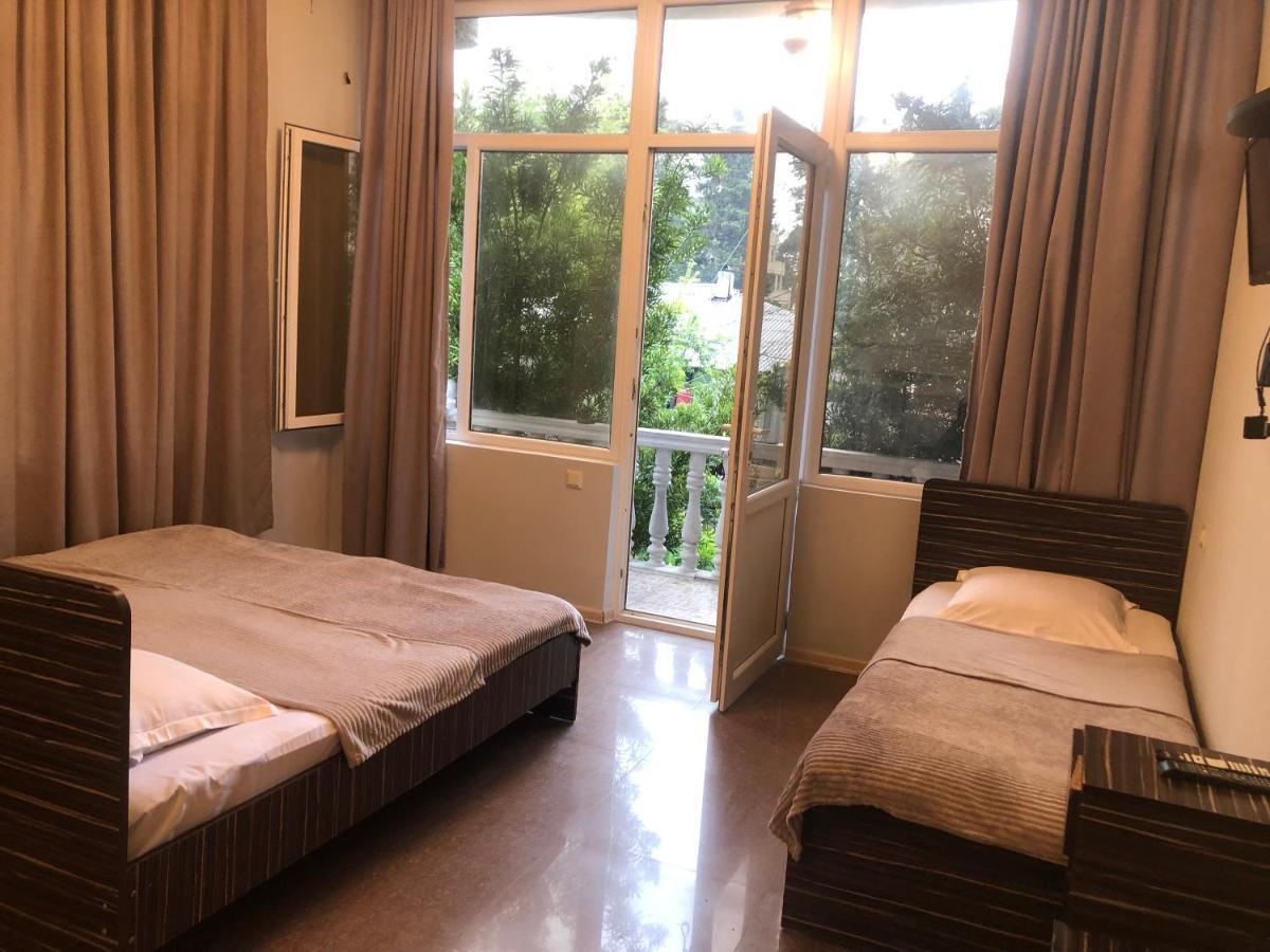Twins Guest House By Black Sea Кобулети Екстериор снимка