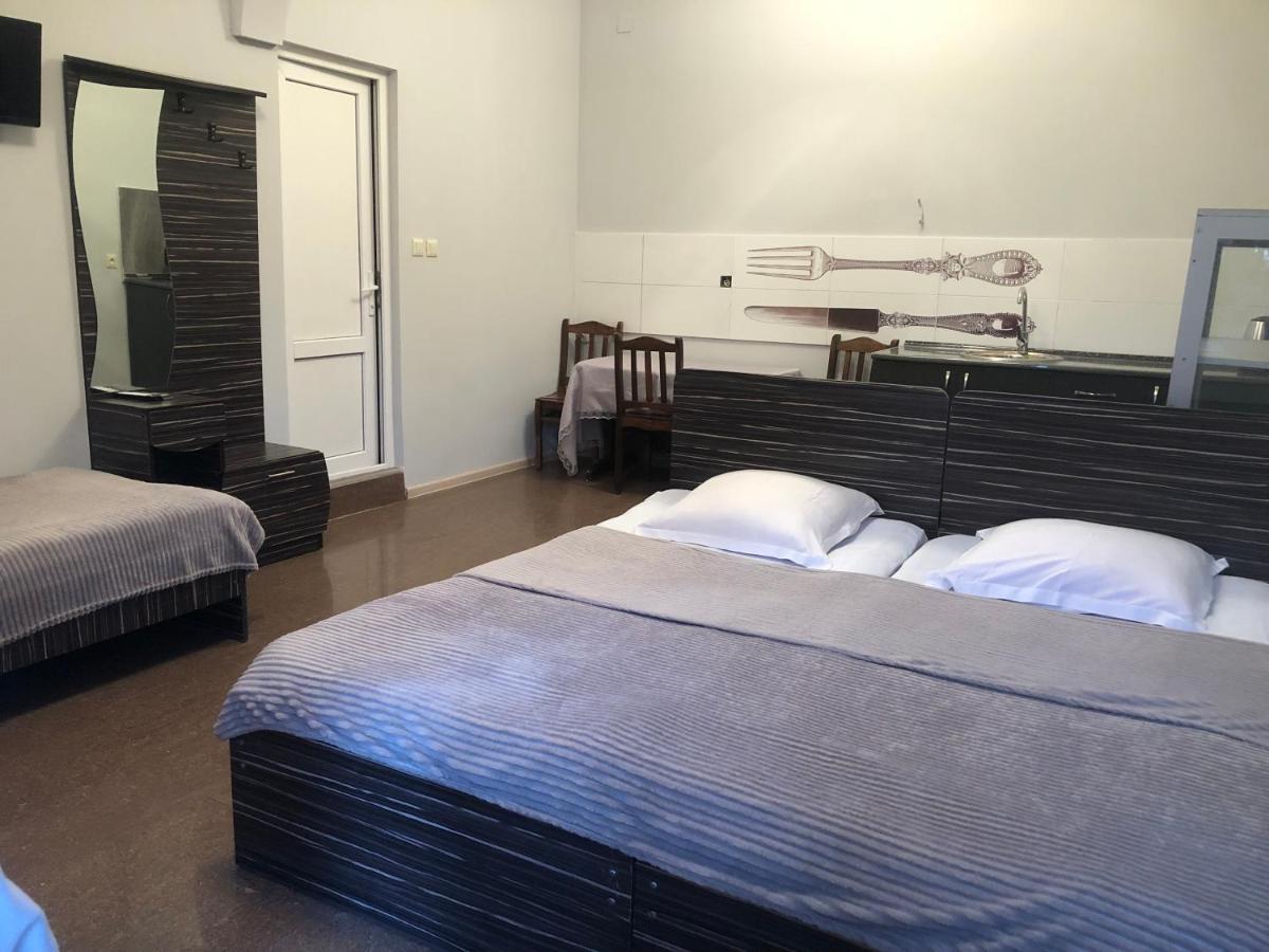 Twins Guest House By Black Sea Кобулети Екстериор снимка