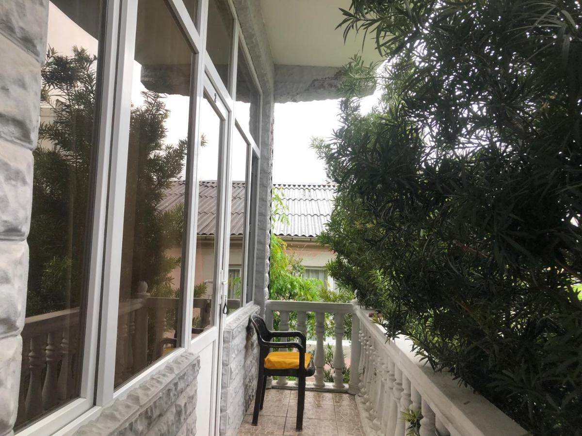Twins Guest House By Black Sea Кобулети Екстериор снимка