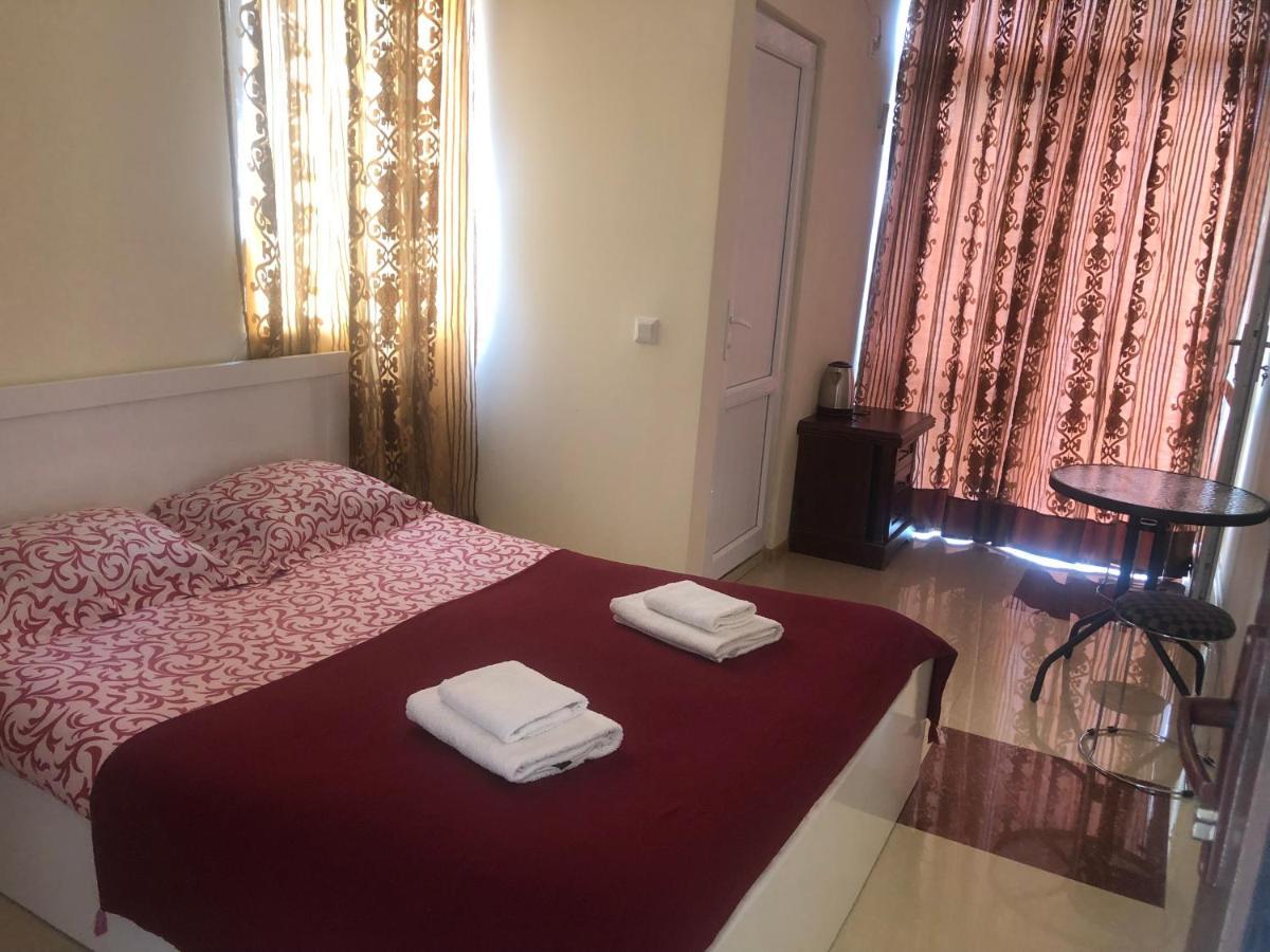 Twins Guest House By Black Sea Кобулети Екстериор снимка