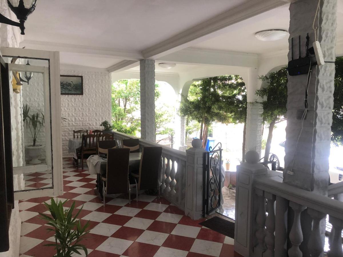 Twins Guest House By Black Sea Кобулети Екстериор снимка