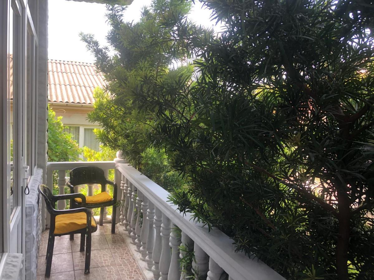Twins Guest House By Black Sea Кобулети Екстериор снимка